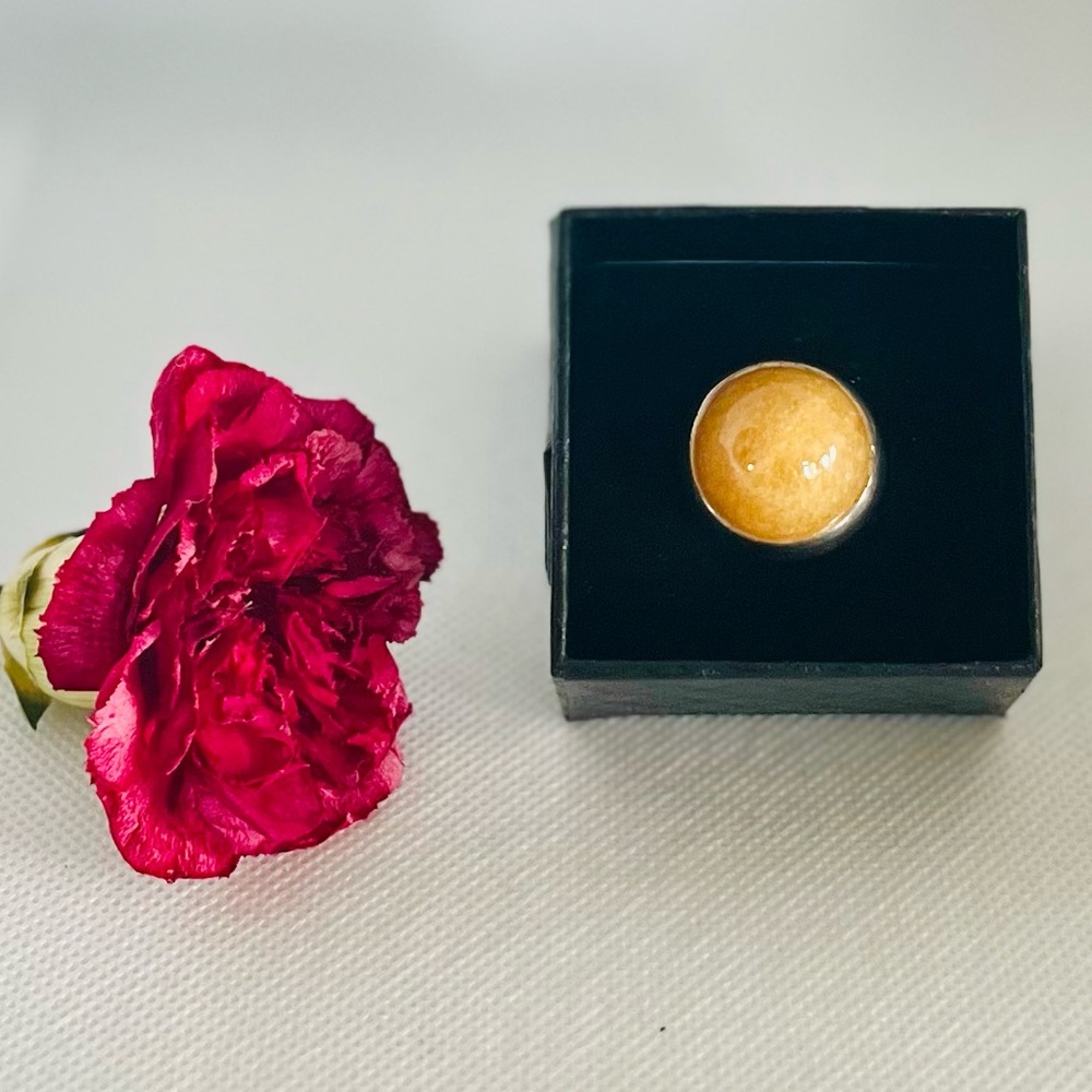 Bold & Beautiful Vintage Yellow Stone Ring Set in 925 Silver - Like New!